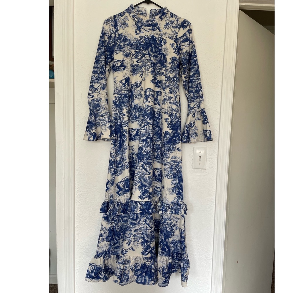 Long sleeved China patterned dress
